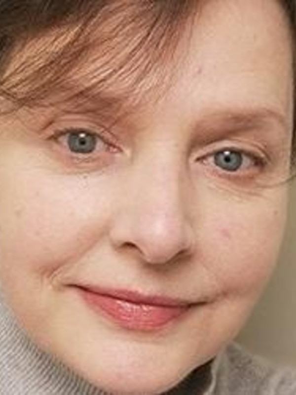 Dr Lorraine Archer