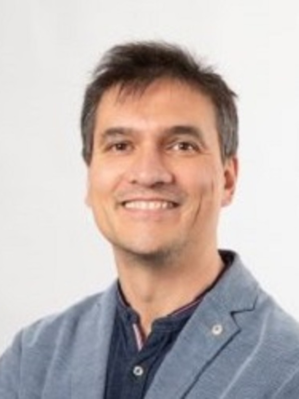 Dr Oscar Rueda